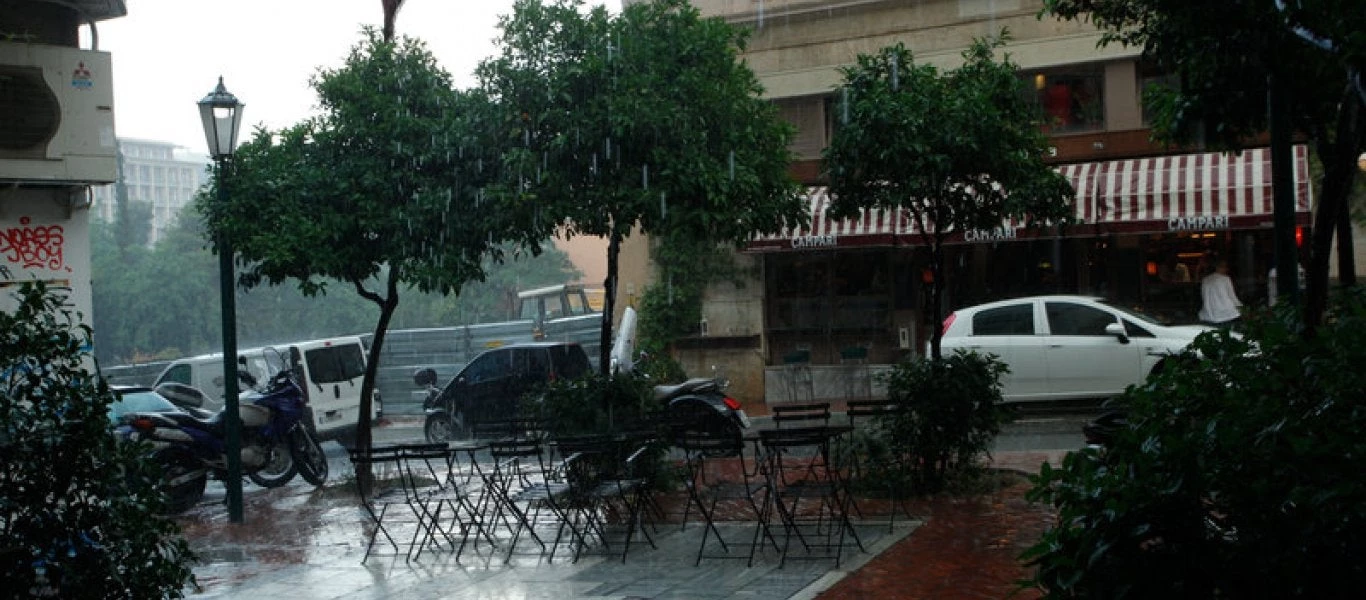 «Ποτάμια» οι δρόμοι της Αθήνας από την ισχυρή καταιγίδα το απόγευμα της Πέμπτης! (Εικόνες)